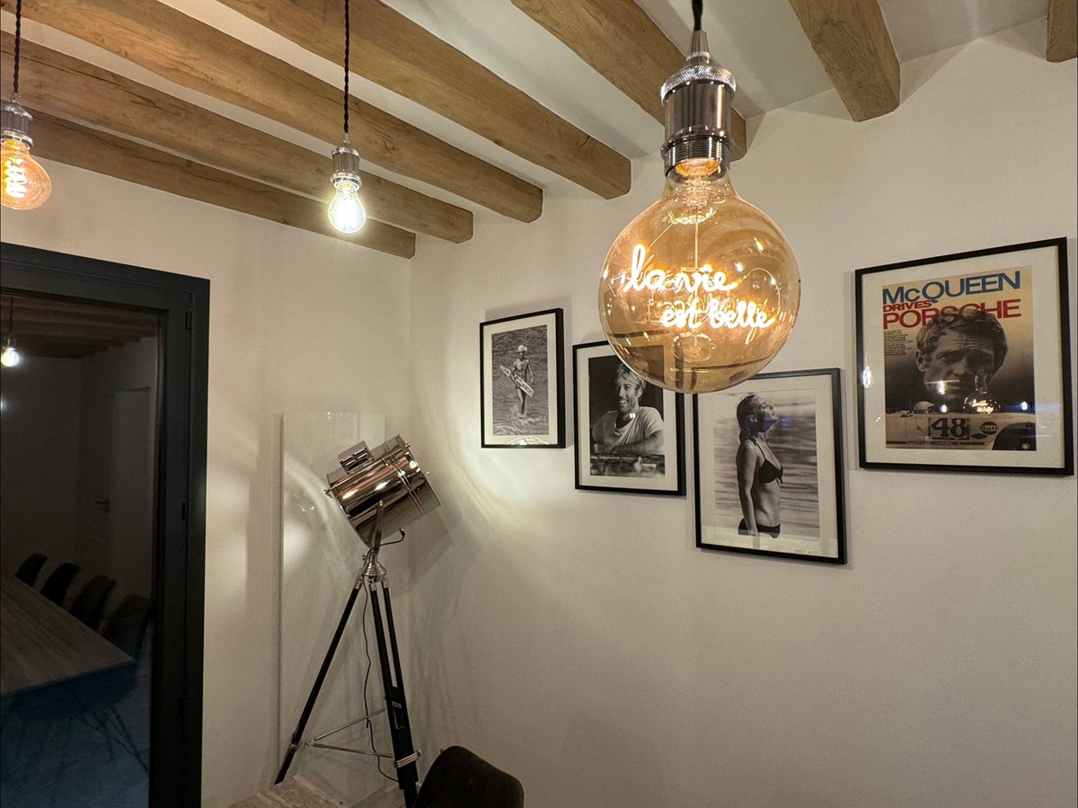 Détail décoratif La vie est belle à Villa Pier'Art